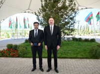 President Ilham Aliyev meets with new residents of Kangarli village, presents them with keys to their homes (PHOTO/VIDEO)