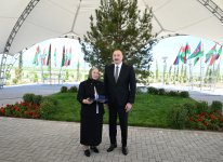 President Ilham Aliyev meets with new residents of Kangarli village, presents them with keys to their homes (PHOTO/VIDEO)